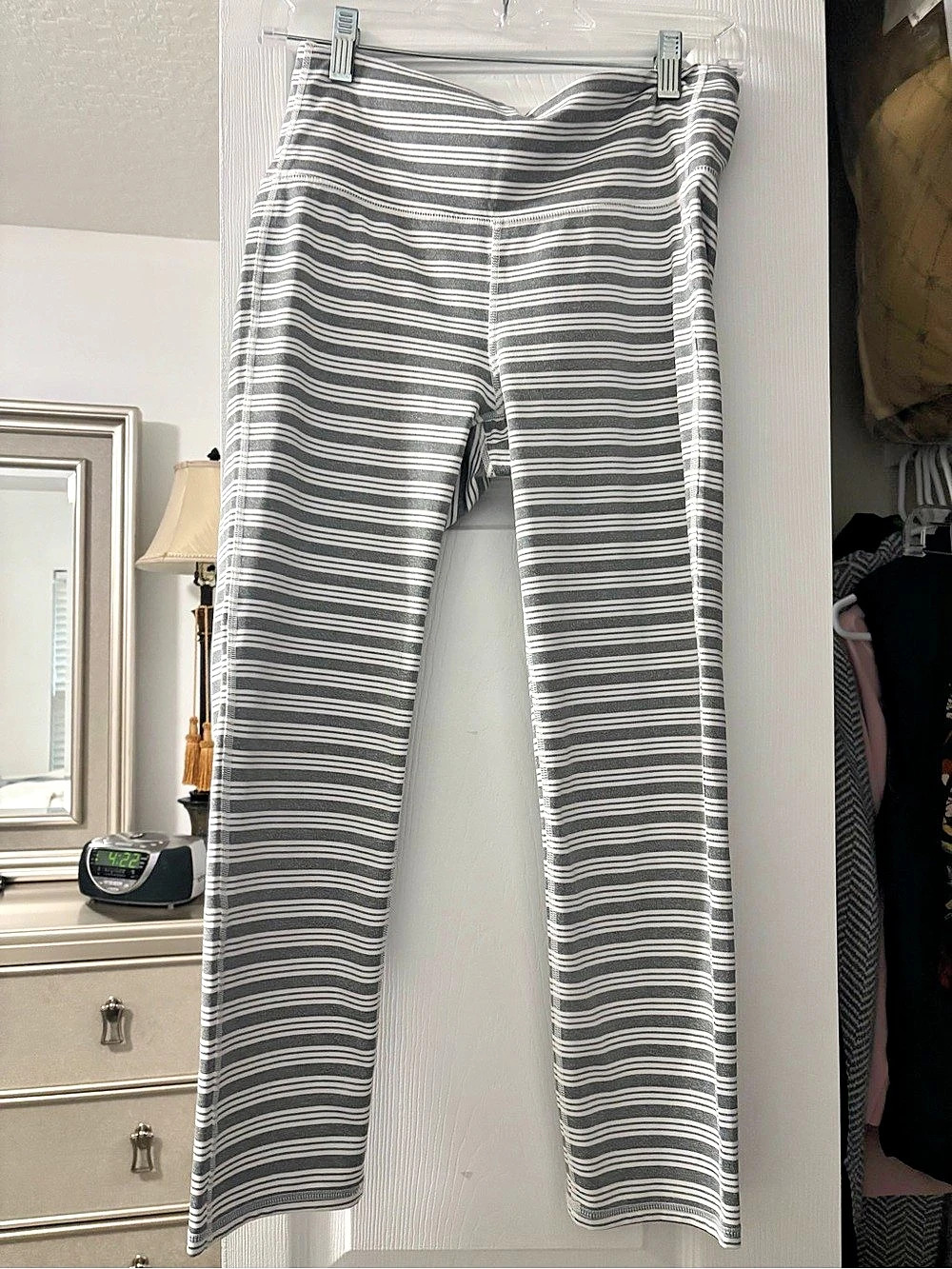 Athleta Striped Leggings in Gray & White Size Medium Like New